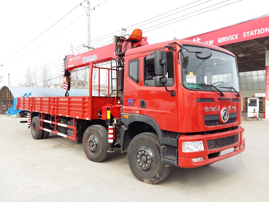 東風(fēng)新款小三軸隨車吊